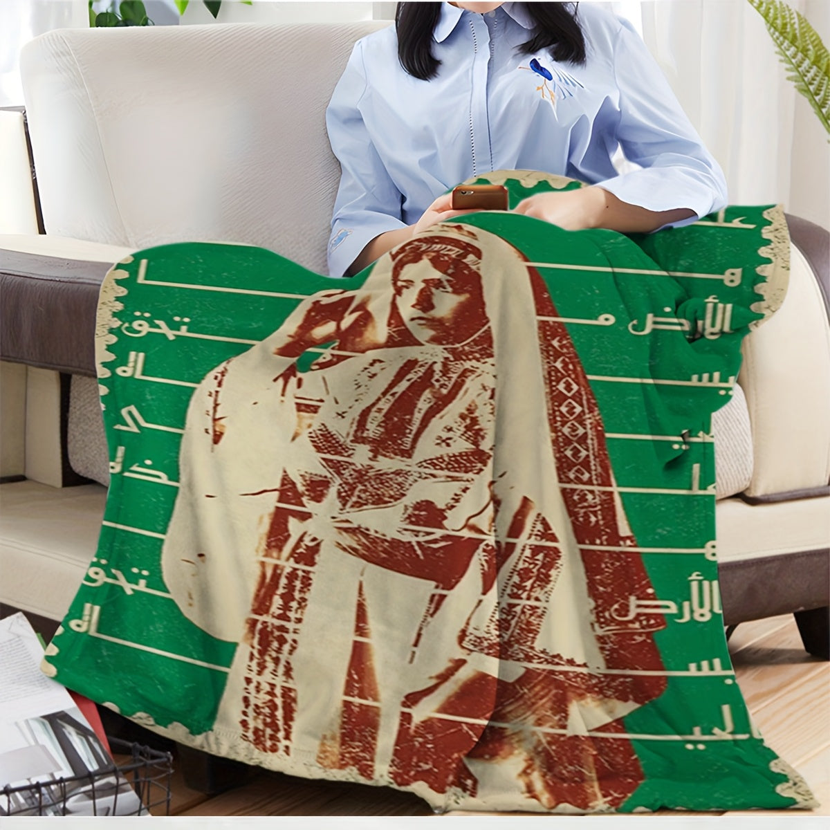 1pc Palestinian 12th Number Flannel Blanket - Traditional Geometric Pattern, Soft Warm All-Season Throw for Sofa, Bed, Travel & Camping - Green & White with Arabic Script Design - Perfect Gift for Men, Women, Elderly, Cozy Li