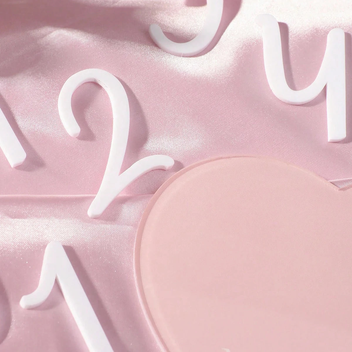 Ylsteed heart shaped pink baby monthly milestone signs pink ribbon newborn monthly photo props matching with number 0-12